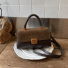 Style: One-shoulder crossbody handbag
