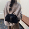 Style: One-shoulder crossbody handbag