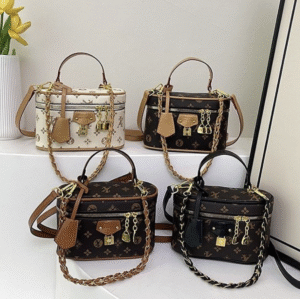 Style: one-shoulder crossbody handbag