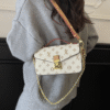 Style name: crossbody bag