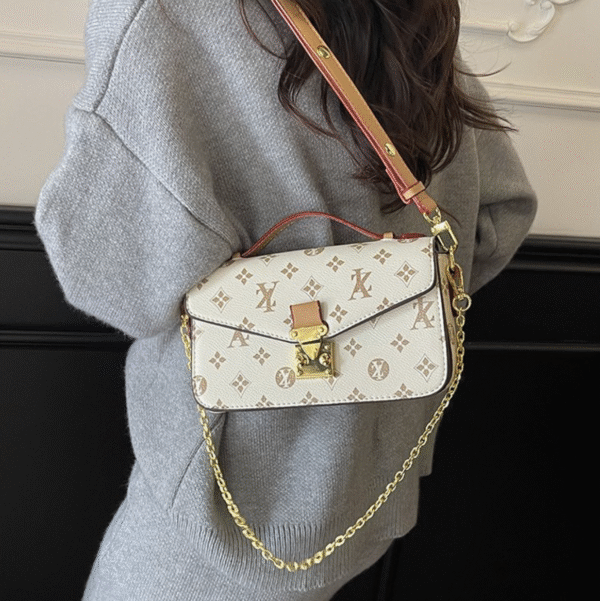 Style name: crossbody bag