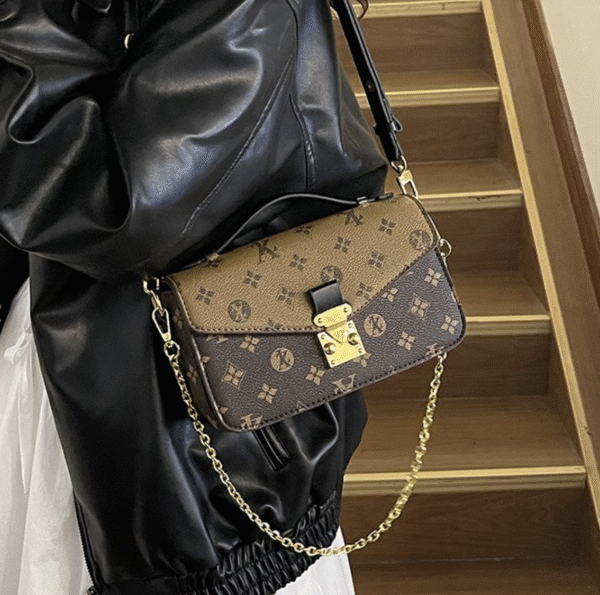 Style name: crossbody bag