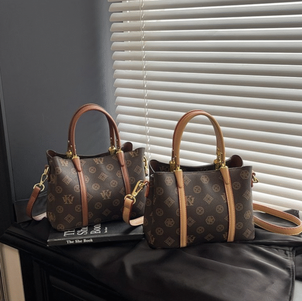 Style name: One-shoulder crossbody handbag