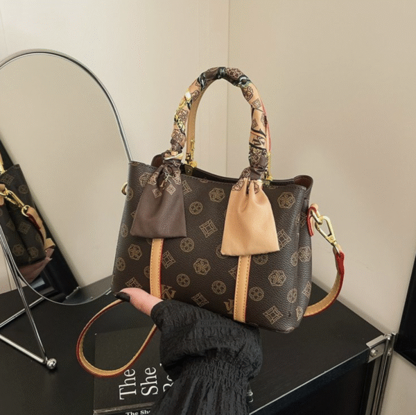 Style name: One-shoulder crossbody handbag