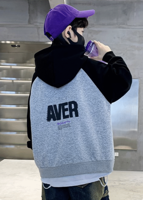 Three-row letter print hooded sweatshirt with gray sleeves and black sleeves